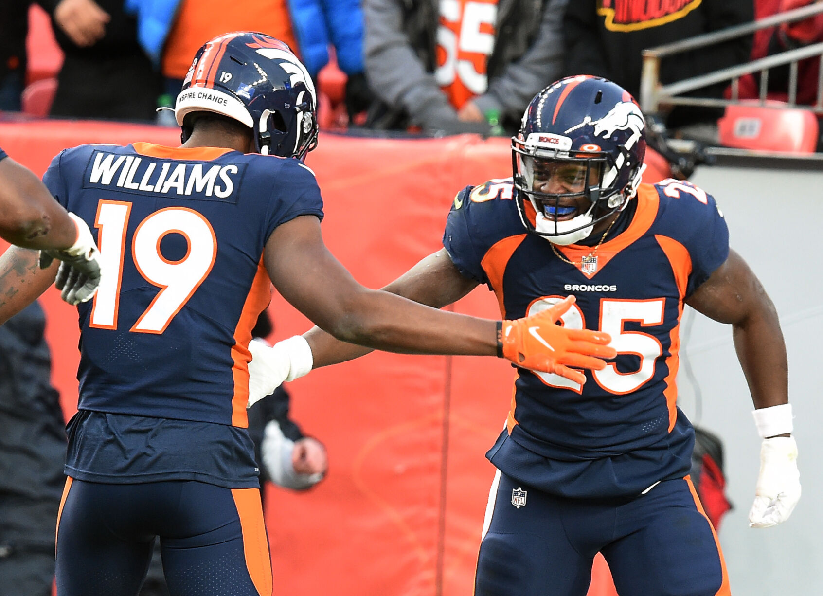 010922-s-news-broncos-chiefs 2757 .jpg
